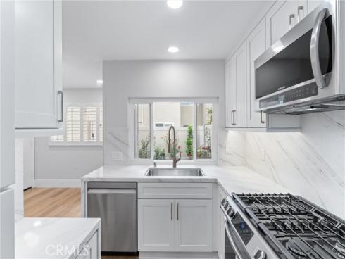 44 Elksford 3 Avenue, Irvine, CA