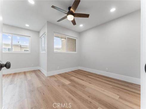 44 Elksford 3 Avenue, Irvine, CA