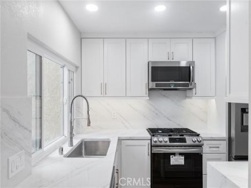 44 Elksford 3 Avenue, Irvine, CA