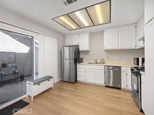 656 Springbrook 21 , Irvine, CA