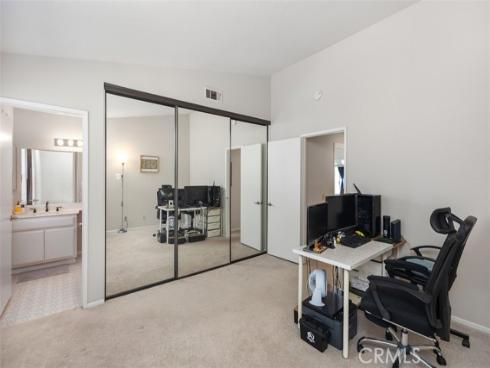 656 Springbrook 21 , Irvine, CA