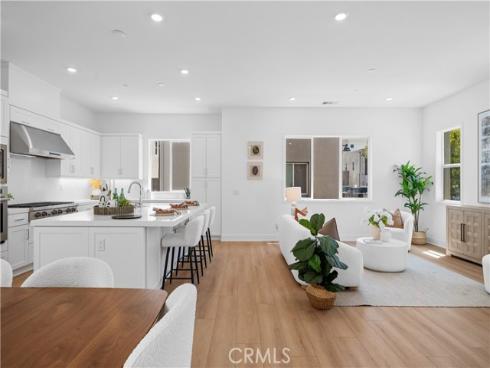 125 Sawbuck , Irvine, CA