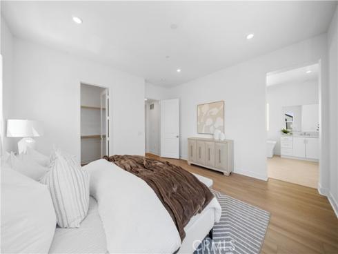 125 Sawbuck , Irvine, CA