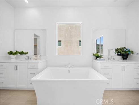 125 Sawbuck , Irvine, CA