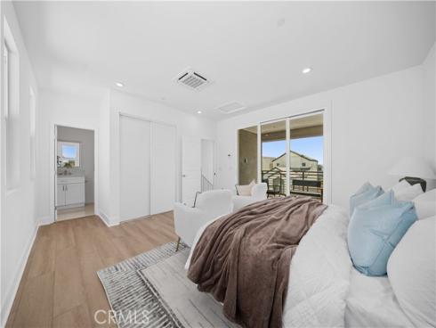 125 Sawbuck , Irvine, CA