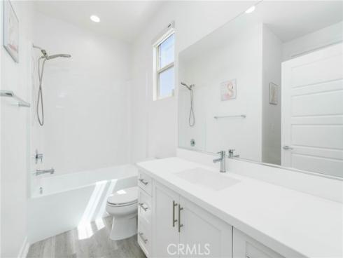 105 Catalyst , Irvine, CA