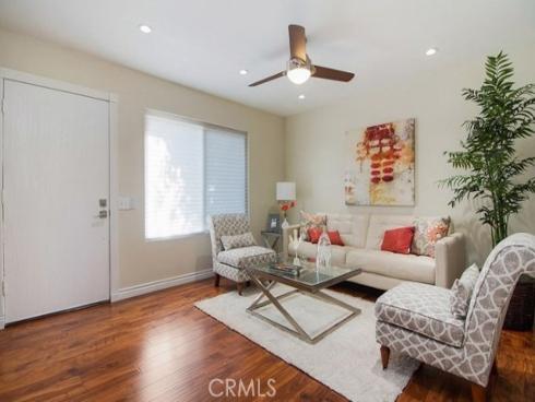 3 Albany 61 , Irvine, CA