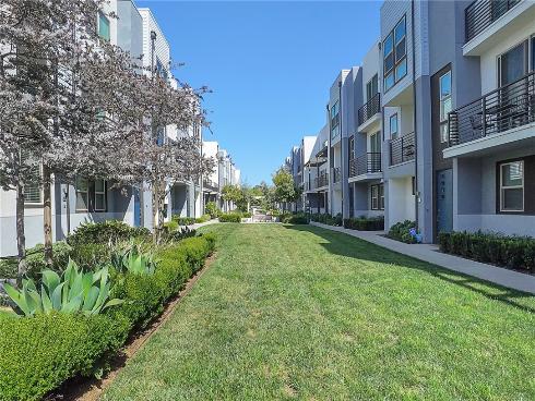 375  Placemark  , Irvine, CA