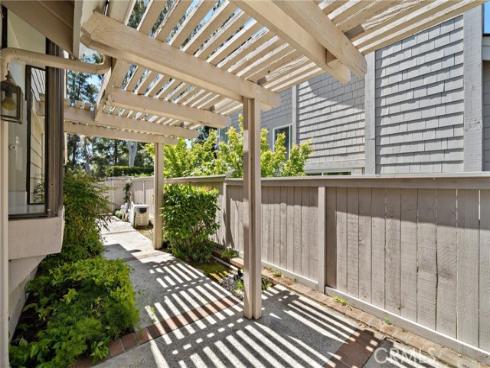 31  Hillgrass  , Irvine, CA