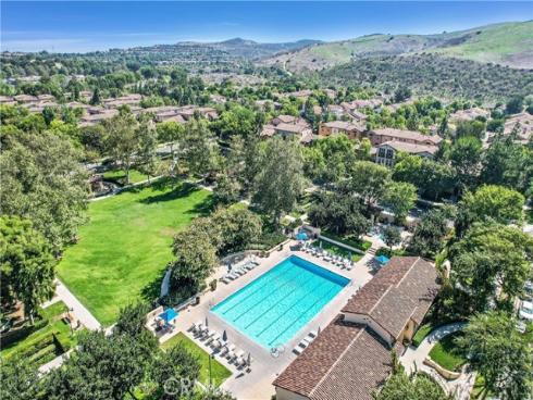 114  Treehouse  , Irvine, CA