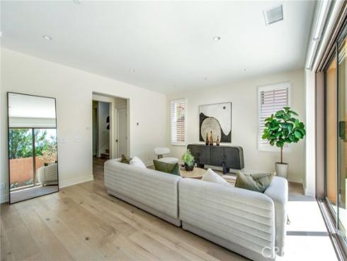 118 Tritone , Irvine, CA