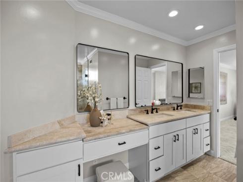 8 Saratoga , Irvine, CA