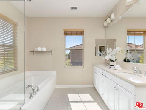 66 Rembrandt , Irvine, CA