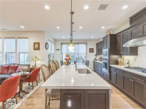 134 Halo , Irvine, CA