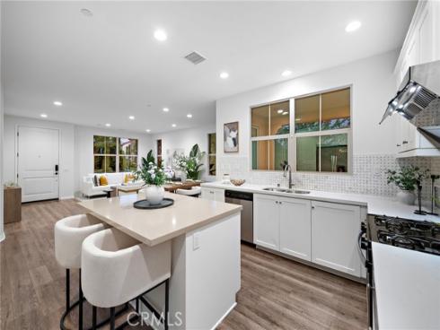 111 Henson , Irvine, CA