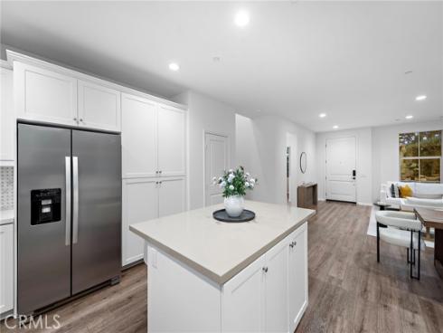 111 Henson , Irvine, CA