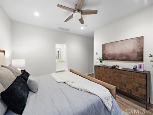 111 Henson , Irvine, CA