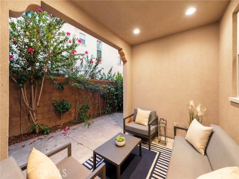 111 Henson , Irvine, CA