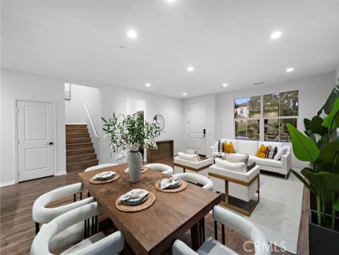 111 Henson , Irvine, CA