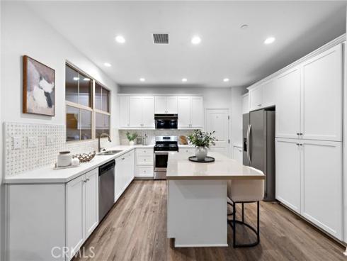 111 Henson , Irvine, CA