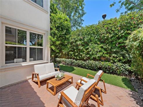 21 Fanpalm , Irvine, CA