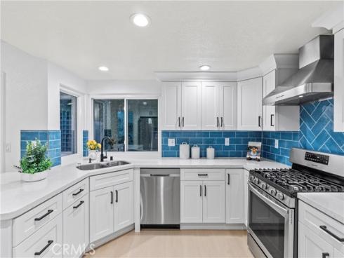 30 Yorktown , Irvine, CA