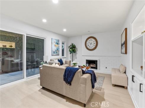 30 Yorktown , Irvine, CA