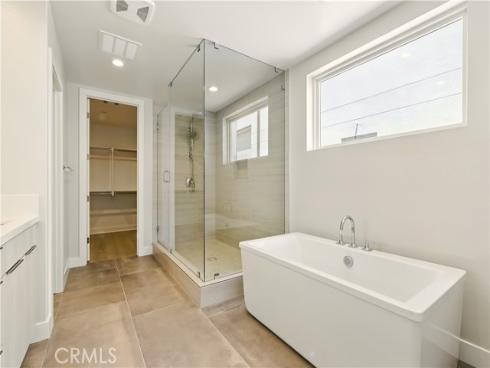 208 Stage , Irvine, CA