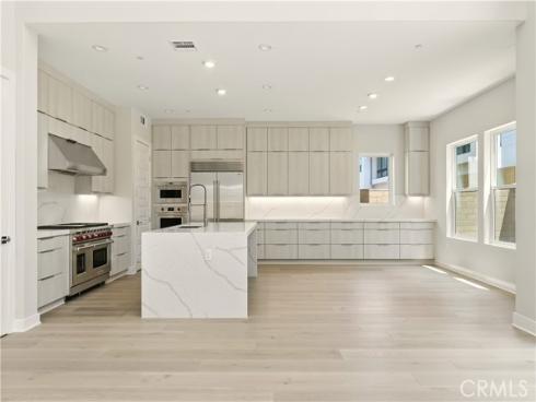 208 Stage , Irvine, CA