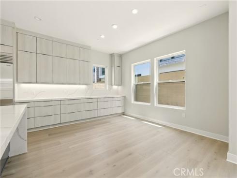 208 Stage , Irvine, CA