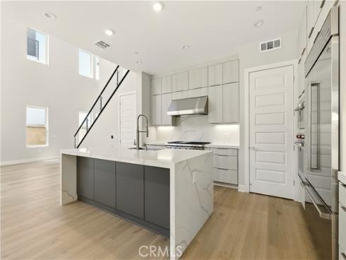 208 Stage , Irvine, CA