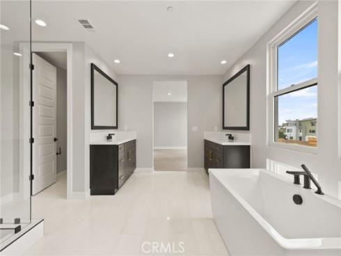 204 Stage , Irvine, CA