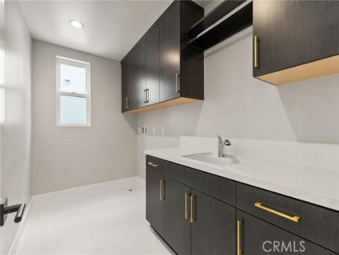 204  Stage  , Irvine, CA