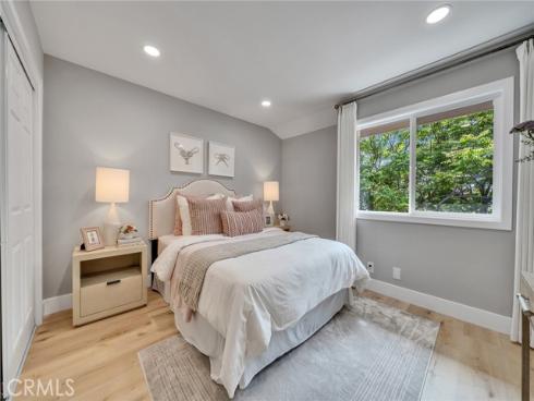 10  Lassen  , Irvine, CA