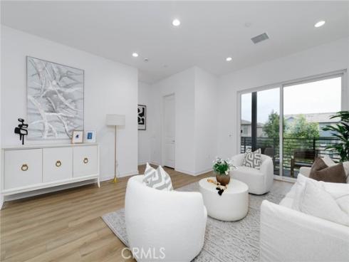 1075  Cadence  , Irvine, CA