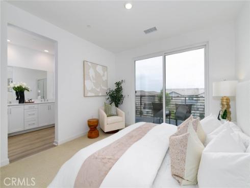 1075  Cadence  , Irvine, CA