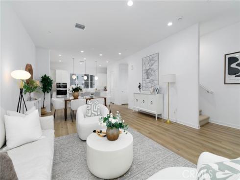 1075  Cadence  , Irvine, CA