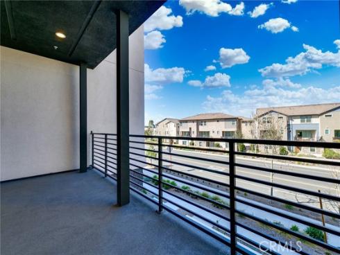 1075  Cadence  , Irvine, CA