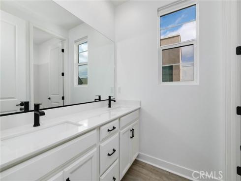 484  Chorus  , Irvine, CA