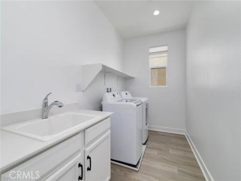 484  Chorus  , Irvine, CA