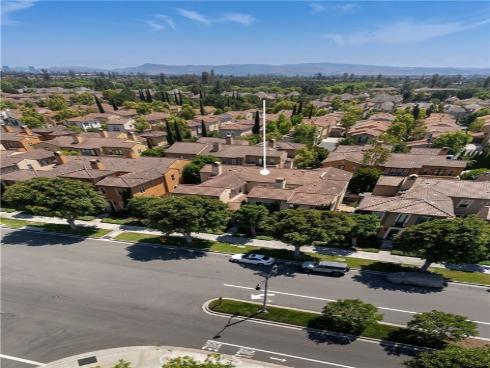 74  Townsend  , Irvine, CA