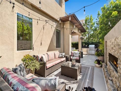 131  Spiral  , Irvine, CA