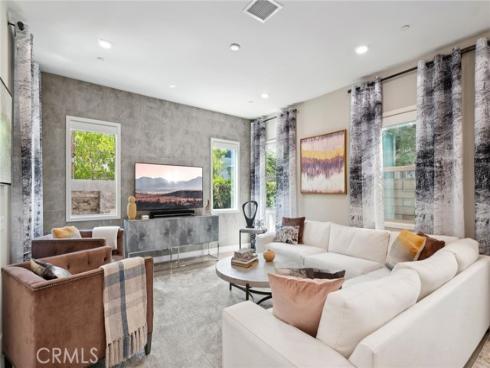 131  Spiral  , Irvine, CA