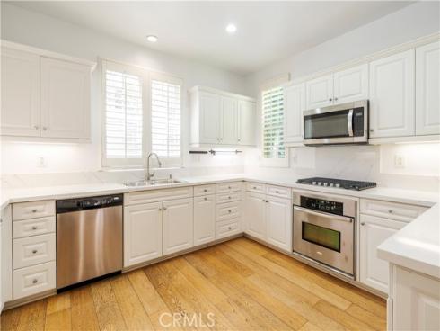 320  Bronze  , Irvine, CA