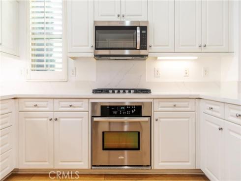 320  Bronze  , Irvine, CA