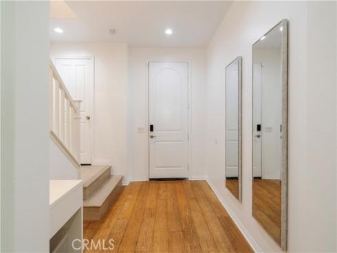 320  Bronze  , Irvine, CA