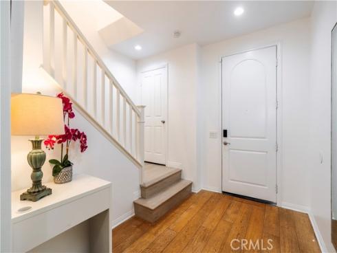 320  Bronze  , Irvine, CA