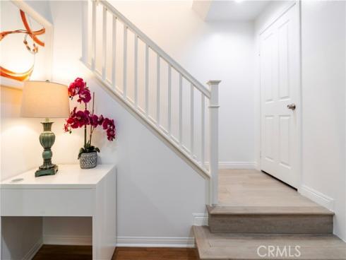 320  Bronze  , Irvine, CA