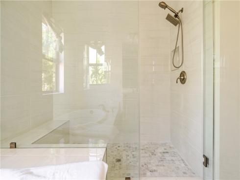 320  Bronze  , Irvine, CA