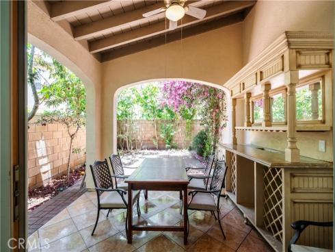 320  Bronze  , Irvine, CA